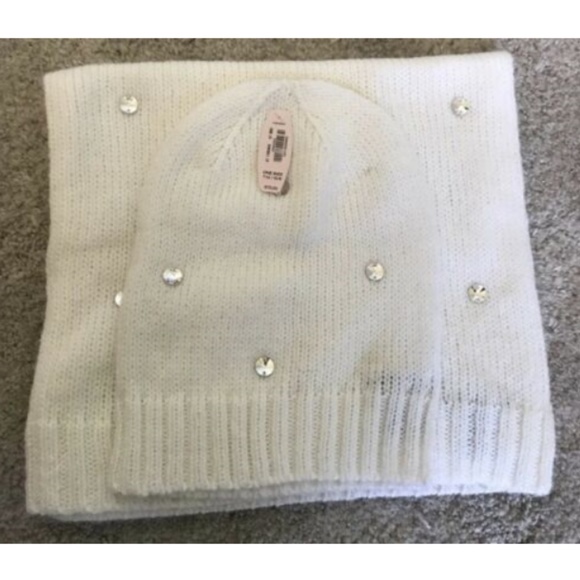 VICTORIA'S SECRET IVORY  SCARF & Beanie NWT - Picture 2 of 4